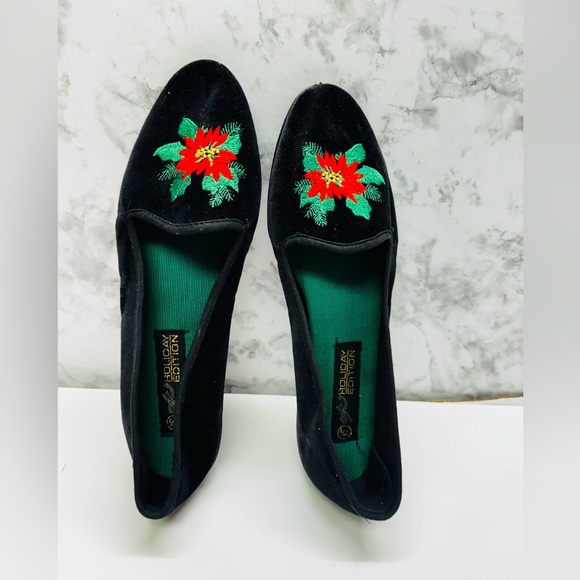 Holiday Editions Shoes - Vintage Christmas Velvet Holiday Editions Flats Size 7.5